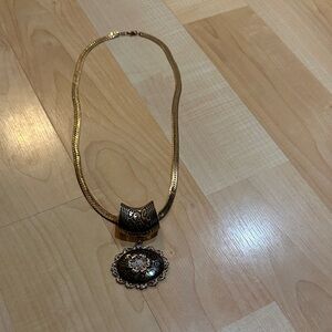 Elegant Vintage Gold Pendant Necklace